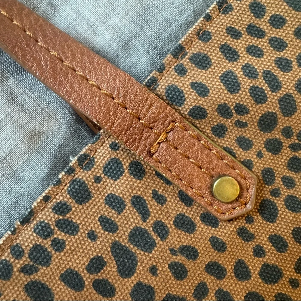 Universal Thread brown cheetah print canvas tote bag